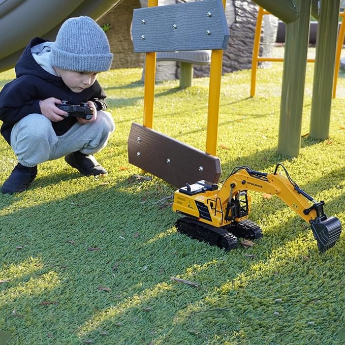 1:18 Metal RC Excavator Toy for Kids | 11-Channel Remote Control Construction Vehicle with Water Spray, Lights & Sounds, Dual 100-Min Batteries, 2025 New STEM Engineering Toy Gift for Boys Ages 6-12