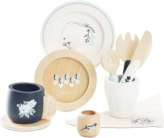 Le Toy Van Wooden Cutlery Dinner Set - Kids Plates and Utensils - Toddler Wooden Toys for Ages 2 Years +