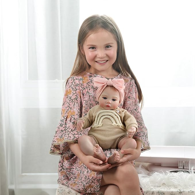 WOOROY Realistic Reborn Baby Dolls - 18 Inch Lifelike Newborn Baby Girl, Real Life Baby Dolls with Soft Weighted Body, Real Baby Reborn Gift Set for Kids Age 3