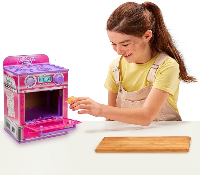 Cookeez Makery Cinnamon Treatz Oven – Interactive Bake & Reveal Oven Playset with Mystery Scented Plush (Cinnamon Pooch, Fondant Feline, or Strawberry Swirl), Mixing Tools, Dough, & Accessories, 5+