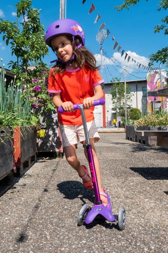 Micro Kickboard Mini Deluxe LED Three-Wheeled Lean-to-Steer Swiss-Designed Micro Scooter