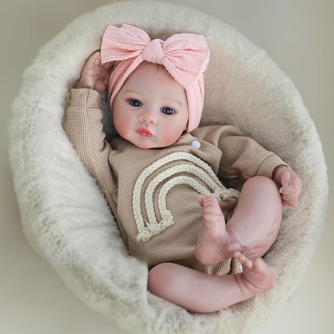 WOOROY Realistic Reborn Baby Dolls - 18 Inch Lifelike Newborn Baby Girl, Real Life Baby Dolls with Soft Weighted Body, Real Baby Reborn Gift Set for Kids Age 3