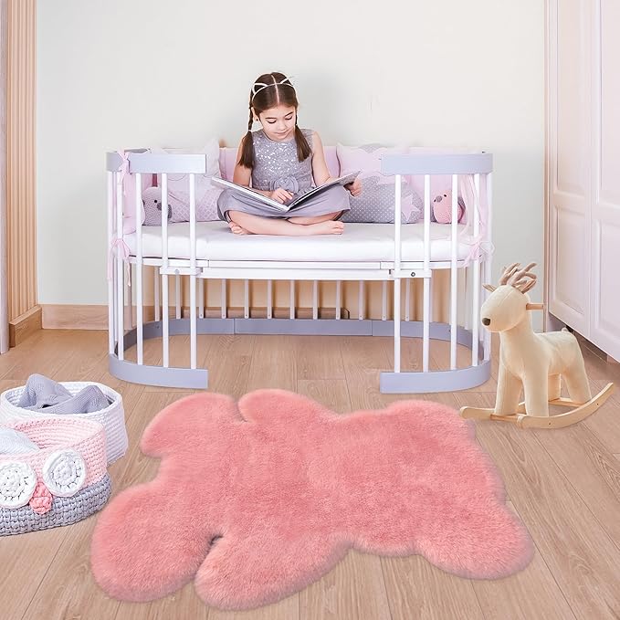 3x3.9ft Pink Small Bear Shaggy Rug, Soft Fluffy Faux Sheepskin Fur Rug Fuzzy Shag Area Rug Cute Plush Carpet for Nursery Kids Girls Bedroom Room Aesthetic Living Room Floor Home Decor, Pink