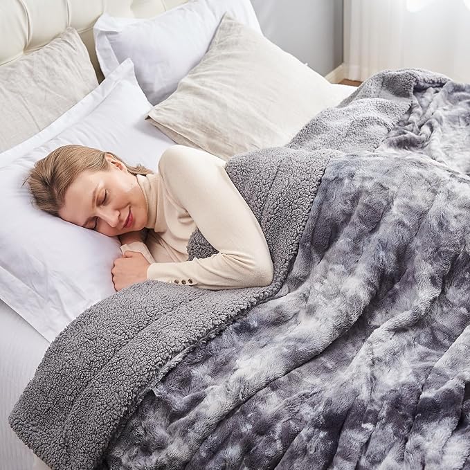 NEWCOSPLAY Super Soft Faux Fur Throw Blanket for Couch Grey Sherpa Fuzzy Plush Warm Blanket for Sofa Bed (Grey, Throw(40"x50"))