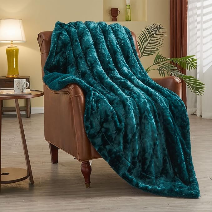 NEWCOSPLAY Super Soft Faux Fur Blanket Twin Size Dark Teal Sherpa Fuzzy Plush Warm Blanket for Sofa Bed (Dark Teal, Twin(60"x80"))