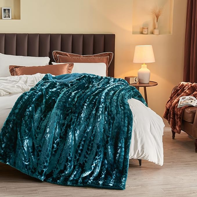 NEWCOSPLAY Super Soft Faux Fur Throw Blanket for Couch Dark Teal Fuzzy Plush Warm Blanket for Sofa Bed (Dark Teal, Throw(50"x60"))