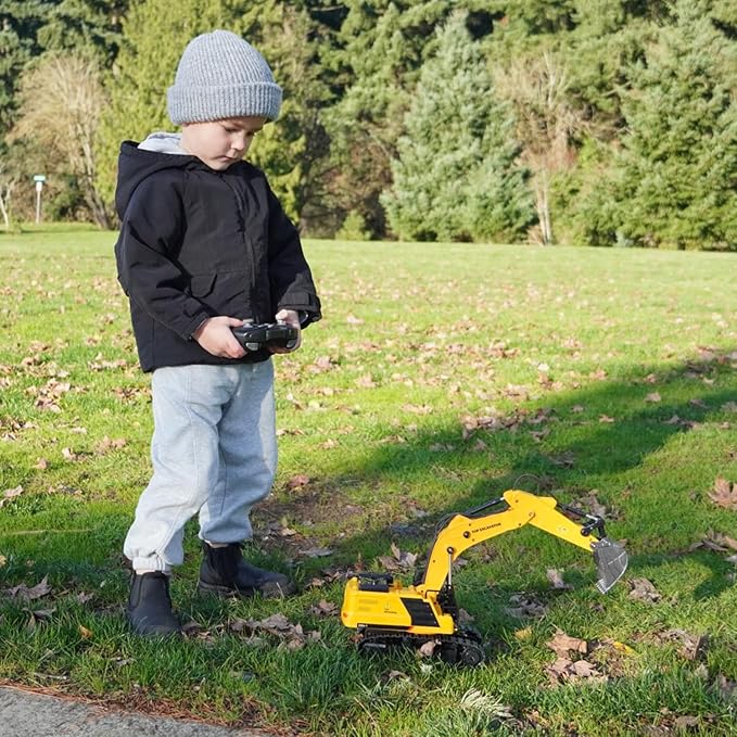 1:18 Metal RC Excavator Toy for Kids | 11-Channel Remote Control Construction Vehicle with Water Spray, Lights & Sounds, Dual 100-Min Batteries, 2025 New STEM Engineering Toy Gift for Boys Ages 6-12