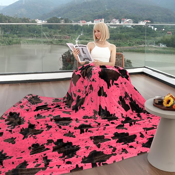 Fleece Bed Blankets King Size Hot Pink Soft Lightweight Fuzzy Cozy Queen Blanket Pink Strawberry Women Plush Decorative Blanket for Bed All Seasons