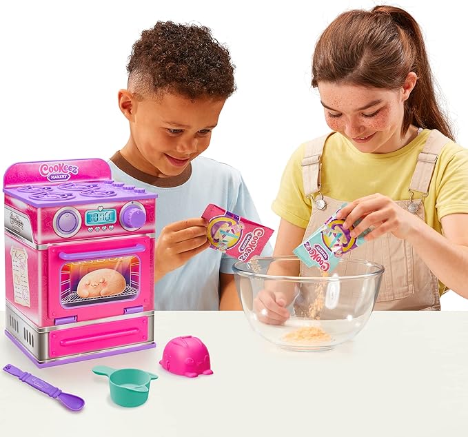 Cookeez Makery Cinnamon Treatz Oven – Interactive Bake & Reveal Oven Playset with Mystery Scented Plush (Cinnamon Pooch, Fondant Feline, or Strawberry Swirl), Mixing Tools, Dough, & Accessories, 5+