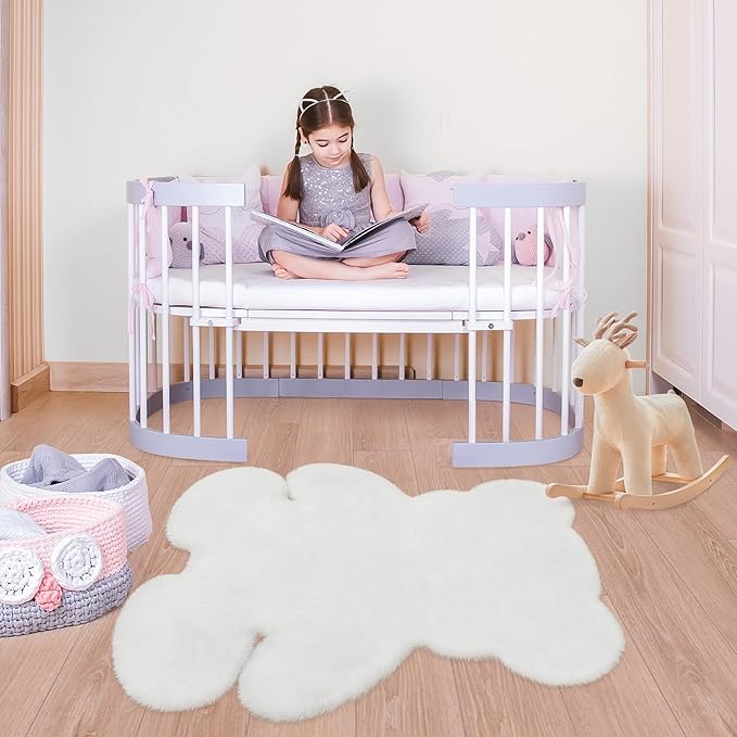 3x3.9ft White Small Bear Shaggy Rug, Soft Fluffy Faux Sheepskin Fur Rug Fuzzy Shag Area Rug Cute Plush Carpet for Nursery Kids Girls Bedroom Room Aesthetic Living Room Home Decor, White
