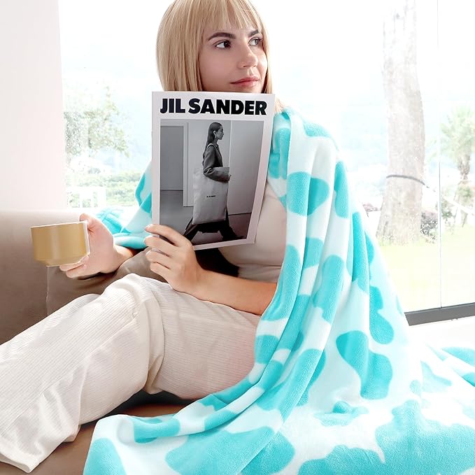 Sky Blue Blanket Small Kids Fleece Blankets Cute Lightweight Cyan Soft Blanket Light Blue Stuff Decor for Teens Girls Boys Toddlers Women