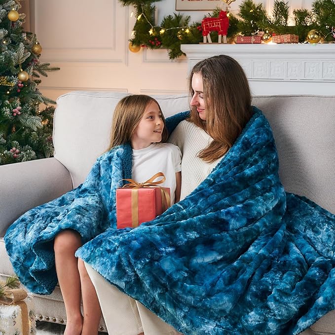 NEWCOSPLAY Super Soft Faux Fur Blanket Twin Size Dark Blue Sherpa Fuzzy Plush Warm Blanket for Sofa Bed (Dark Blue, Twin(60"x80"))